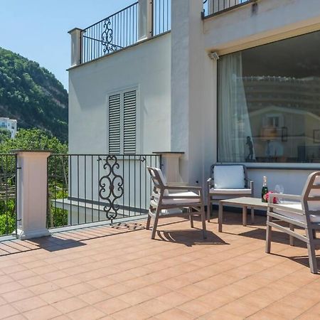 Casa Gege', For Up To 5 Guests, Shared Pool, Sorrento Center Apartment Luaran gambar