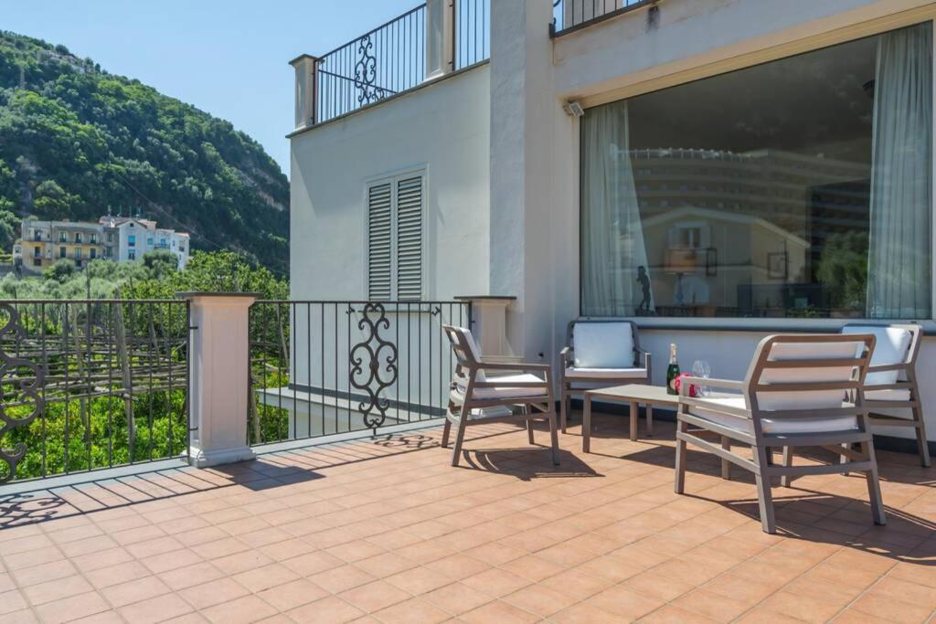 Casa Gege', For Up To 5 Guests, Shared Pool, Sorrento Center Apartment Luaran gambar