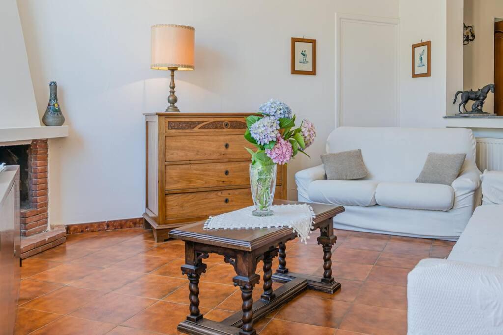 Casa Gege', For Up To 5 Guests, Shared Pool, Sorrento Center Apartment Luaran gambar